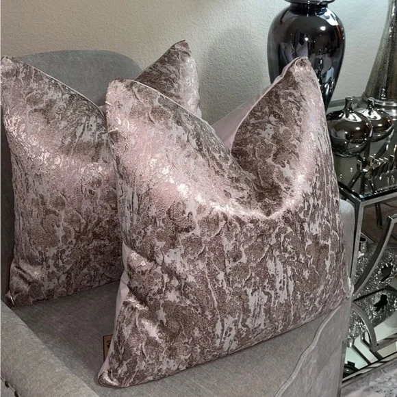 1-NWT CALDEIRA ABSTRACT DESIGNDECORATIVE PILLOWS (Read description for details)
